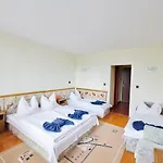 Szálloda Retro Lido - *