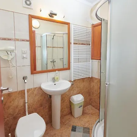Szálloda Retro Lido - *